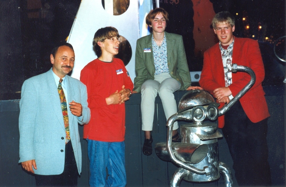 Betreuer Walter Stein mit Tobias, Britta und Daniel auf dem Bundeswettbewerb