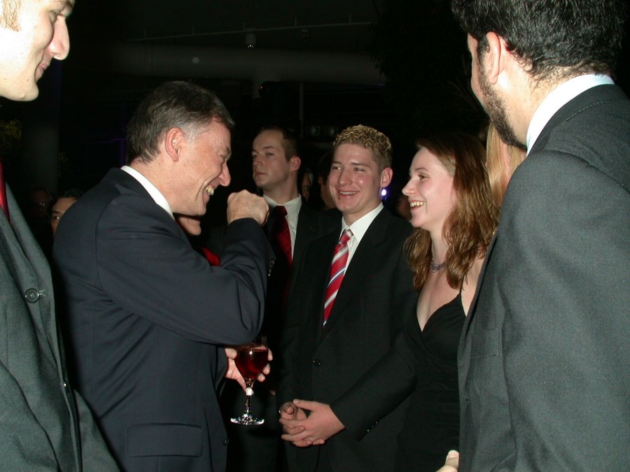 Gute Stimmung nach der Verleihung des Zukunftspreises durch Bundespräsident Horst Köhler