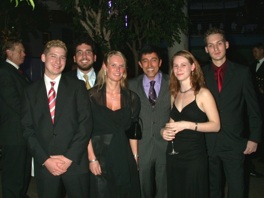 Moritz, Binia Neuer, Meike and Benedikt with science editor and TV moderator Ranga Yogeshwar (Quarks & Co) at the awards ceremony for the German Future Award in Berlin