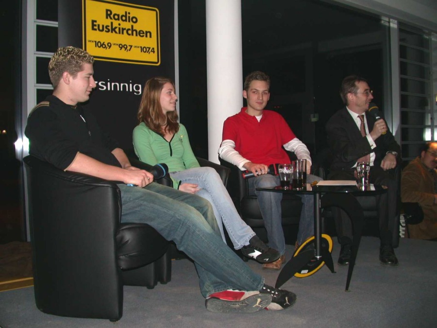 Moritz, Meike und Benedikt werden von Radio Euskirchen als "Menschen des Jahres 2004" ausgezeichnet
