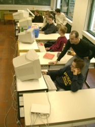 Internet im Physik-Experimentierraum - Miniforschung