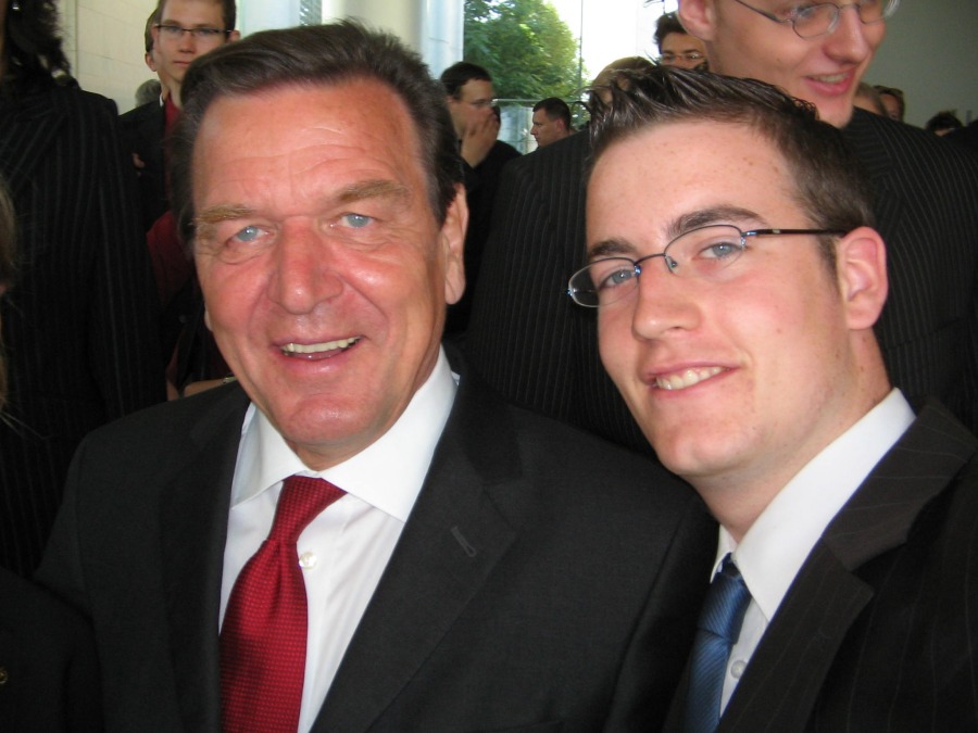 Bundeskanzler Gerhard Schröder im Gespräch mit Florian
