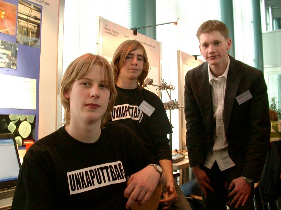 Benjamin und Tjarko zusammen mit Miniforscher Stefan Hück