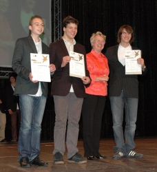 Tobias Kaufmann, Luca Banszerus, Bundesministerin Dr. Annette Schavan und Michael Schmitz - Bundeswettbewerb