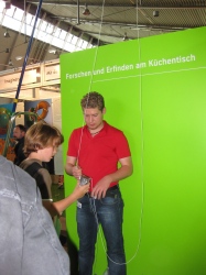 Eiersturzhelmtest mit Moritz - IdeenPark