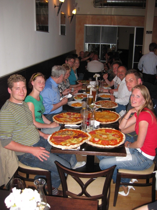Am Abend haben sich alle eine grooooooße Pizza verdient