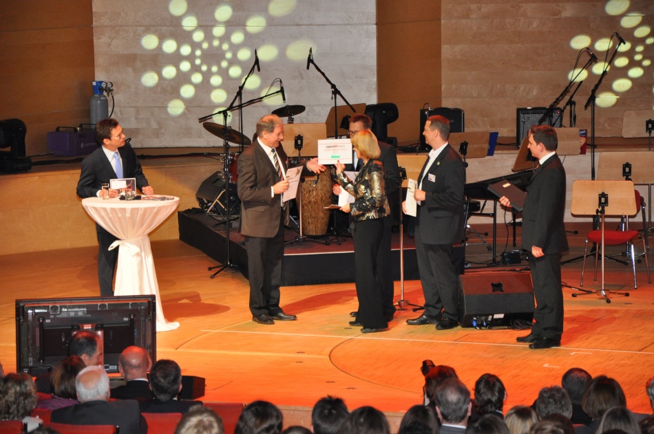 Zur Freude von Schulleiter Paul Georg Neft gewinnt das St. Michael-Gymnasium
