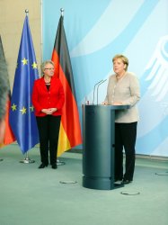 Bundesministerin Prof. Annette Schavan und Bundeskanzlerin Dr. Angela Merkel - Bundeskanzleramt