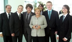 Schulleiter Paul Georg Neft, Jens Nettersheim, Luca Banszerus, Dr. Angela Merkel, Michael Schmitz, Michael Garzem, Sebastian Klick - Bundeskanzleramt