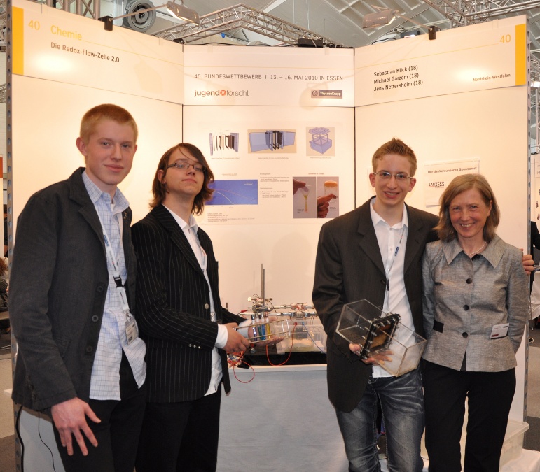 Michael, Sebastian und Jens mit ihrer Betreuerin Veronika Stein auf dem Bundeswettbewerb