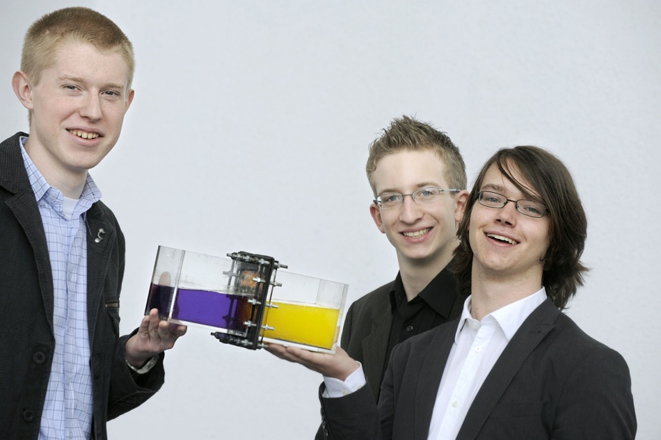 Michael, Jens and Sebastian present their redox flow cell at the national contest "Jugend forscht" (source: Stiftung Jugend forscht e.V.)