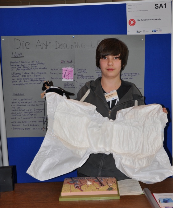Max Binder mit seiner Erfindung auf dem Regionalwettbewerb