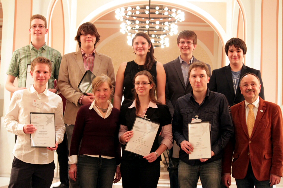 Our successful young researchers with their supervisors Veronika Stein and Walter Stein at the state competition "Jugend forscht"