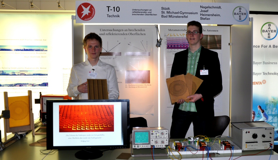 Josef Nagelschmidt and Stefan Heimersheim at their exhibit at the state contest