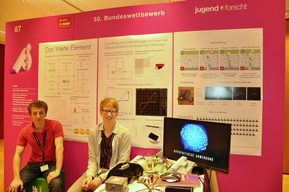 Evgeny Ulanov and Philipp Schnicke  present their project at the national competition